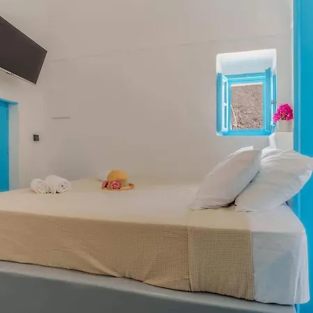 Cycladic Traditional House With View Εμπορειό