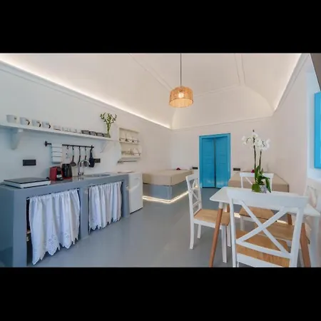 Cycladic Traditional House With View Εμπορειό